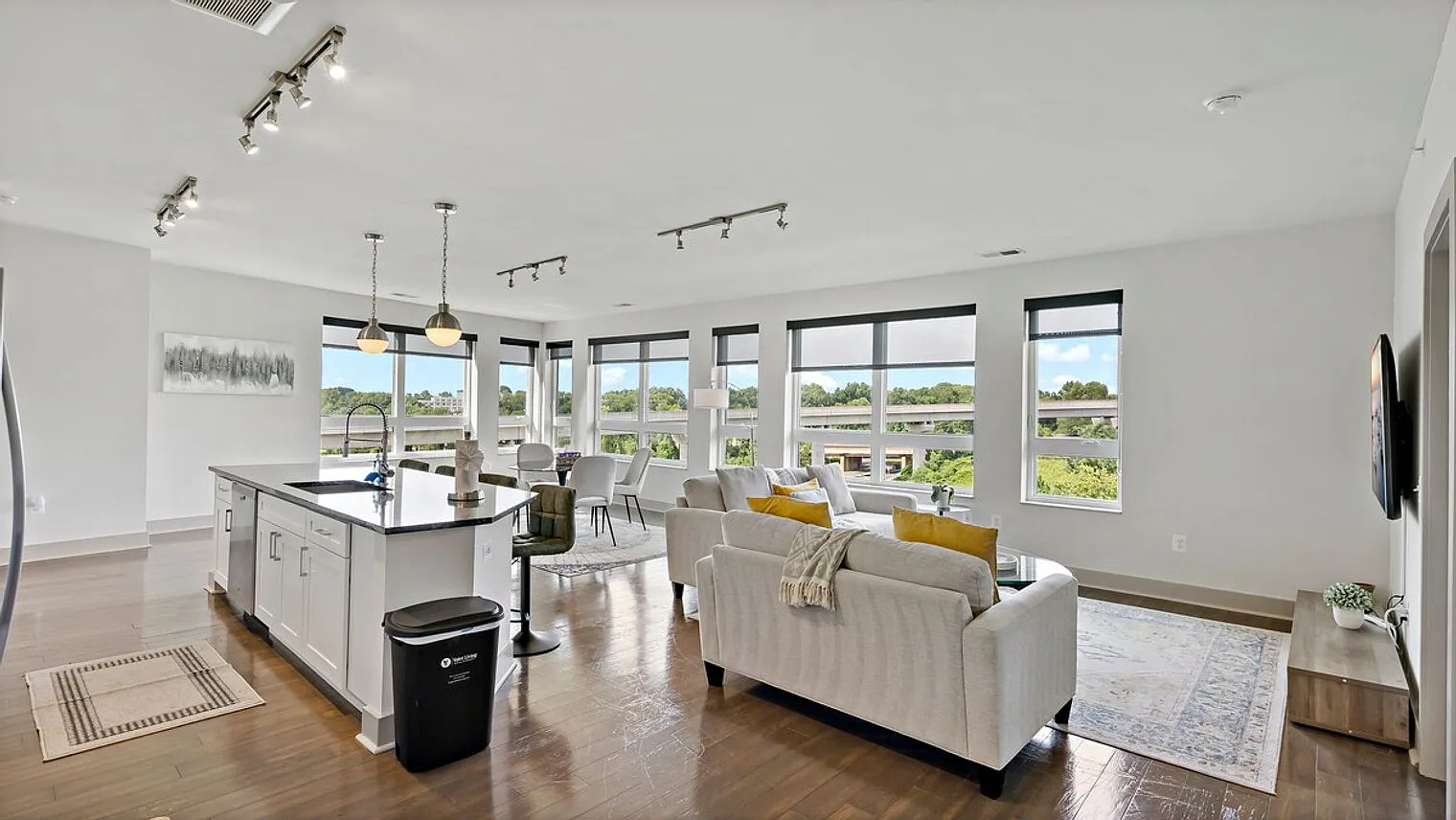 2 bed, 2.0 bath, $6,417 — Photo 4