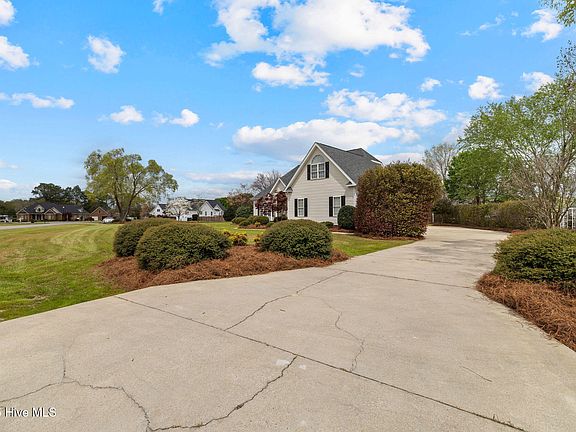 3rd image of 205 Madison Ann Drive