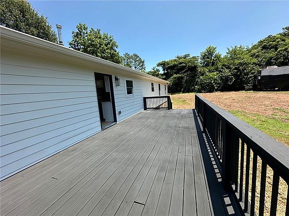3rd image of 844 Kurtz Rd