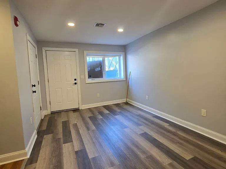 52 Jewett Ave #G — Photo 4