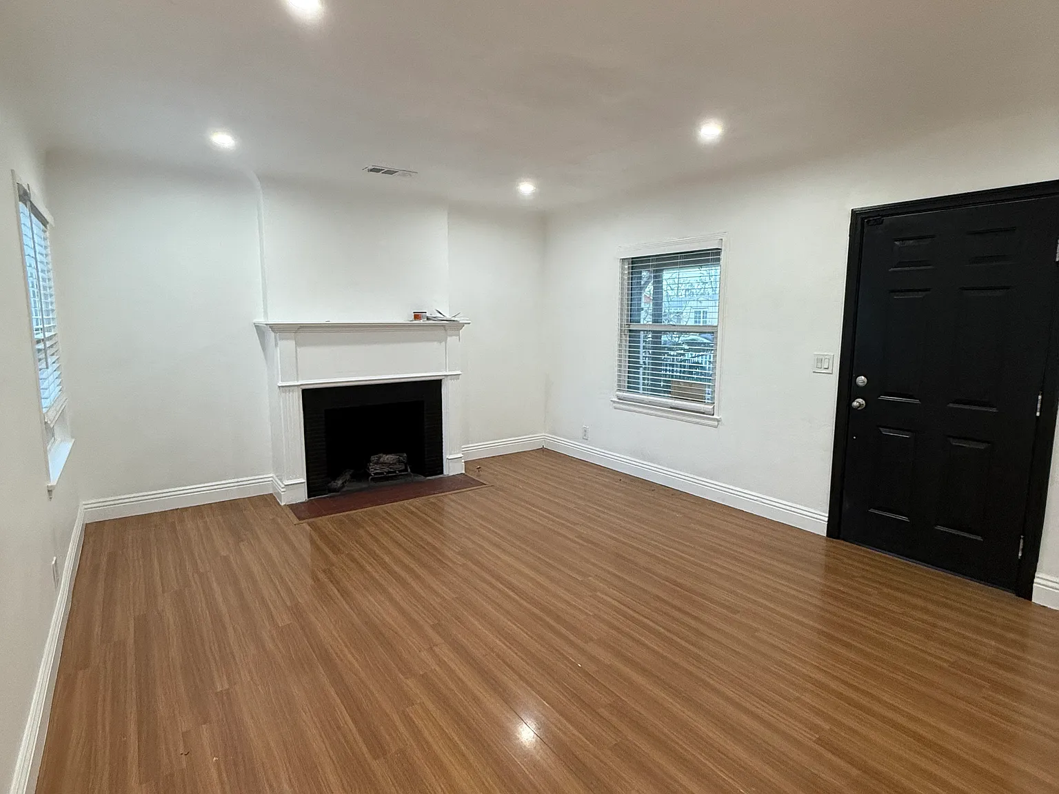 3 bed, 1392 sqft, $3,850 — Photo 3