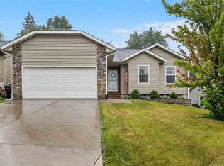 808 10th Avenue Pl, Coralville, IA 52241