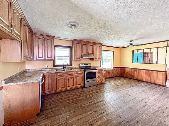5th image of 320 New Farm Rd.