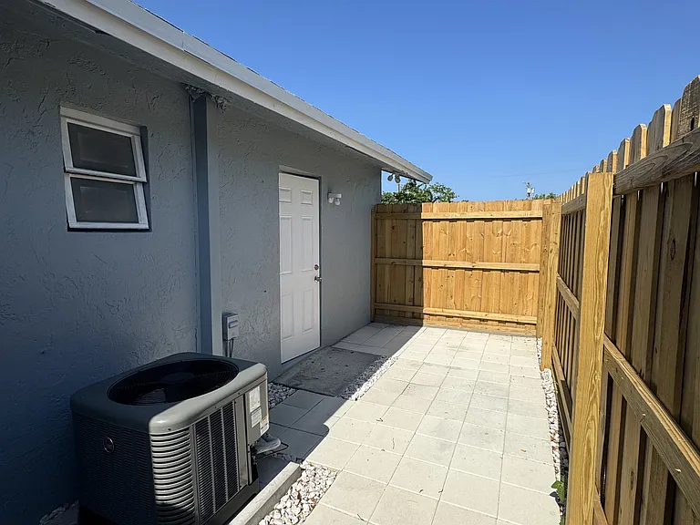 517 S F St — Photo 14