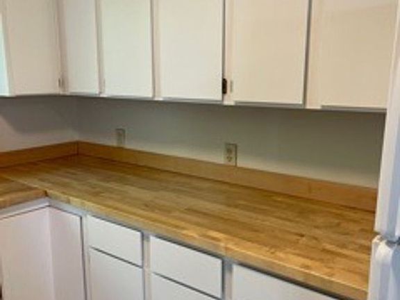 5th image of 65 Ross Ave APT B