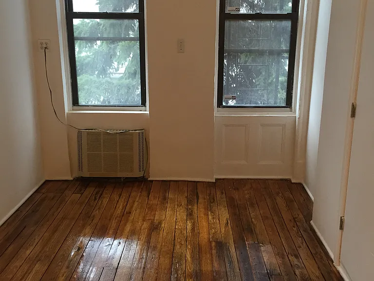 365 Onderdonk Ave #2L — Photo 2