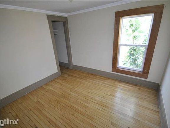 3rd image of 908 Greene St Unit 2