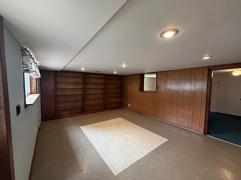 1187 Golden Gate Blvd — Photo 12