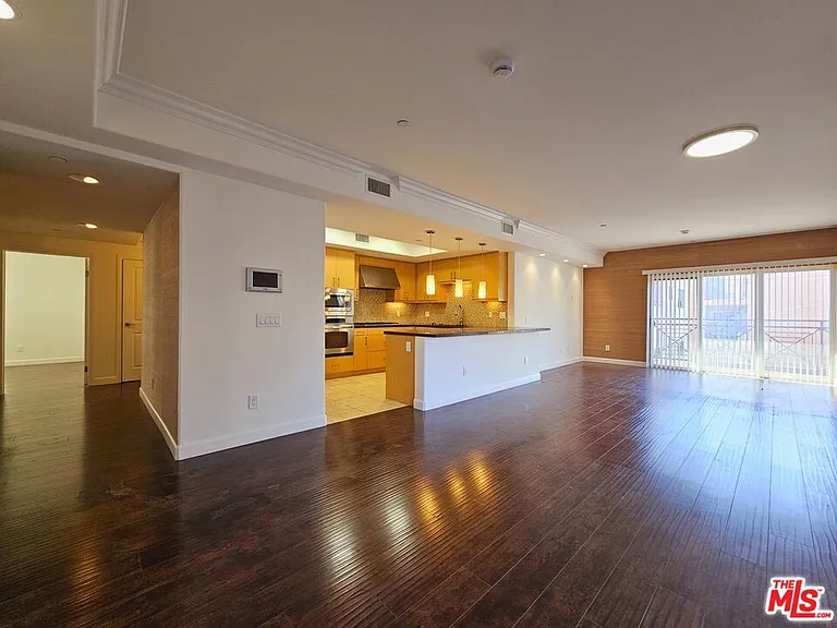 311 S Gramercy Pl #201 — Photo 3
