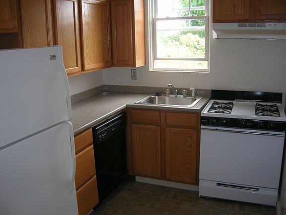 5th image of 381 Ives St APT 14
