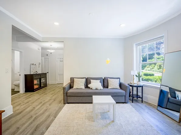 12 Colbourne Cres #1, Brookline, MA 02445