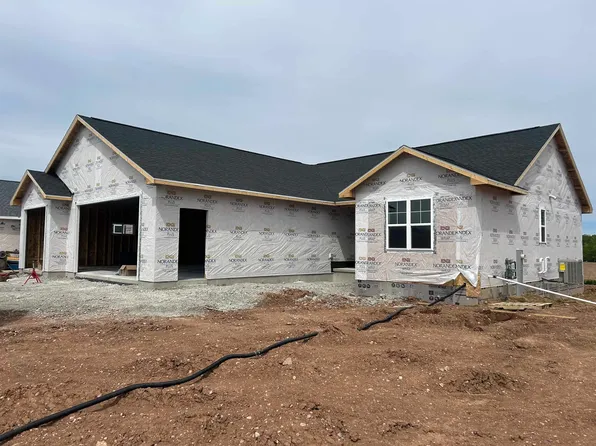8334 Marlo Ave, Neenah, WI 54956