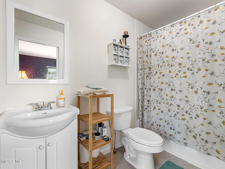 105 Wayside Dr — Photo 25