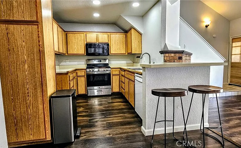 976 W Arrow Hwy — Photo 7