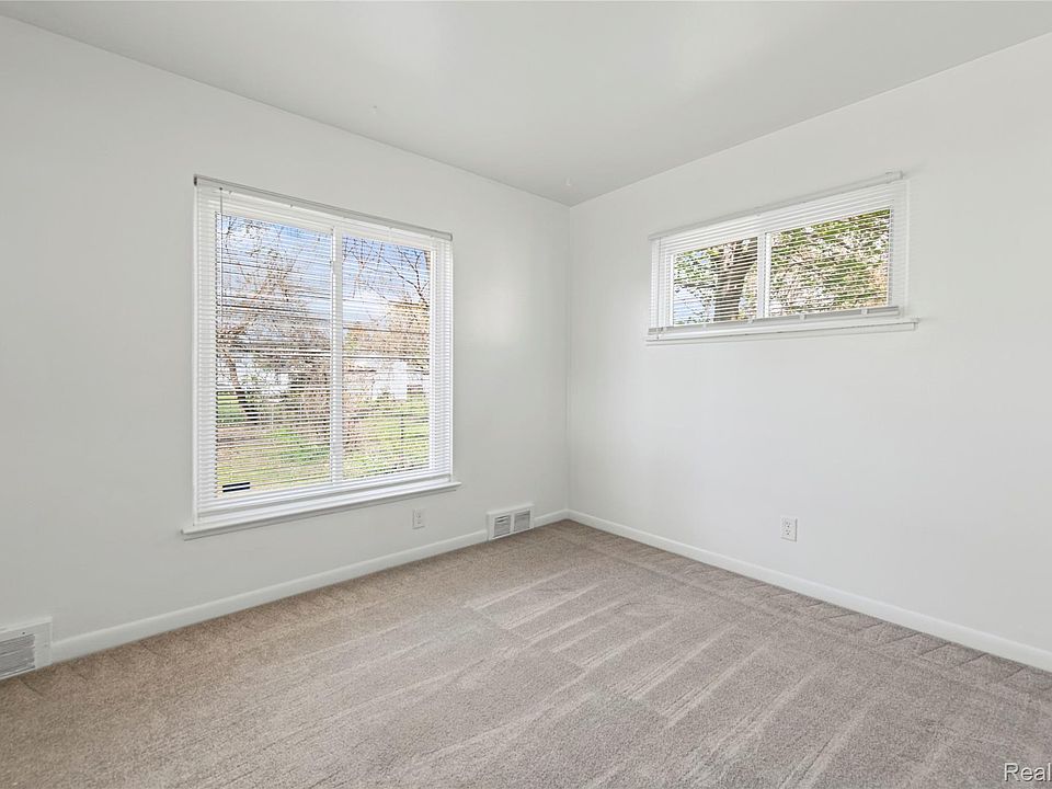 23435 Vance Ave, photo 15