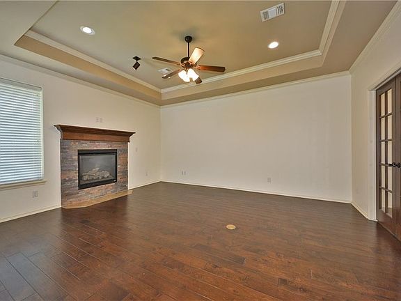 5th image of 2200 Persimmon Dr