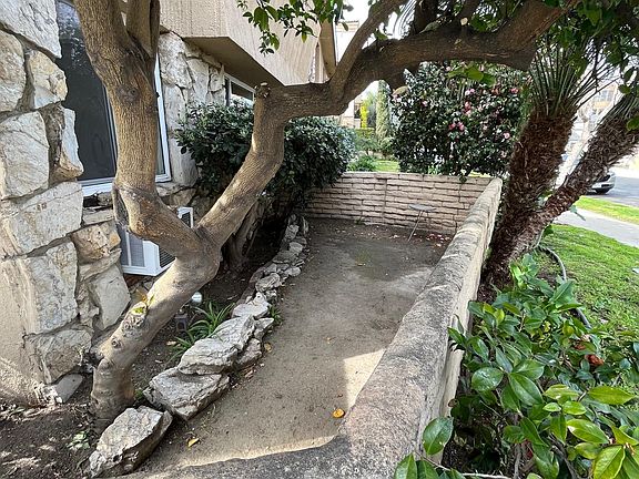 3rd image of 12020 Hoffman St