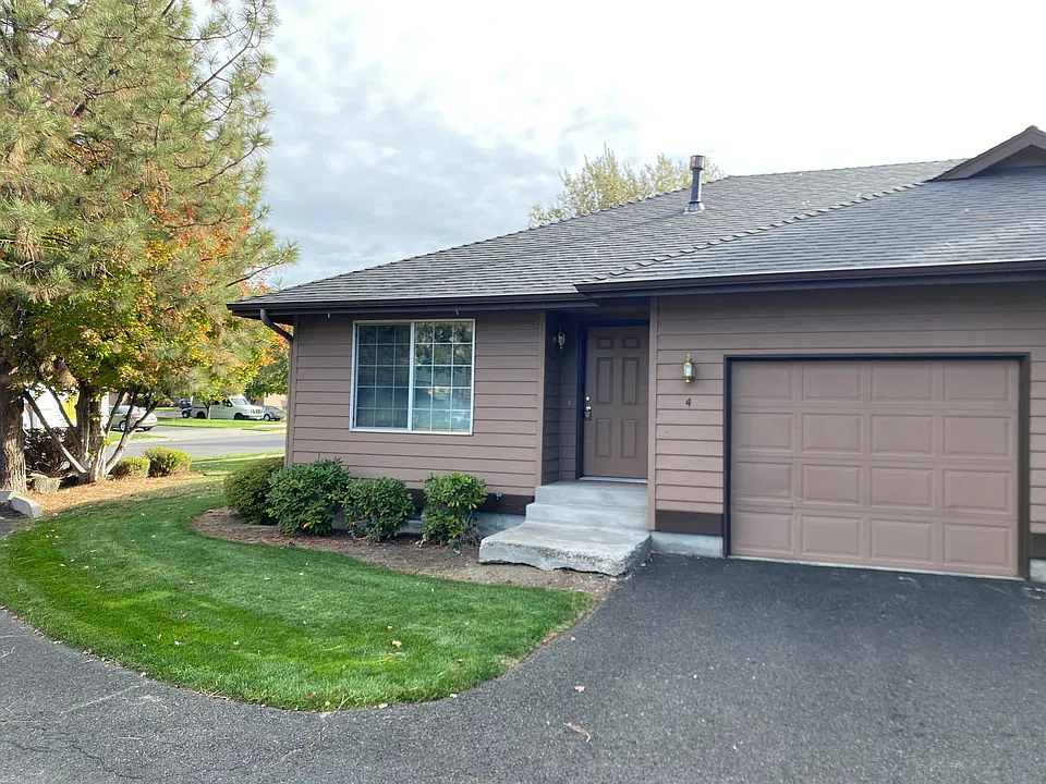2091 NE Linnea Dr #4