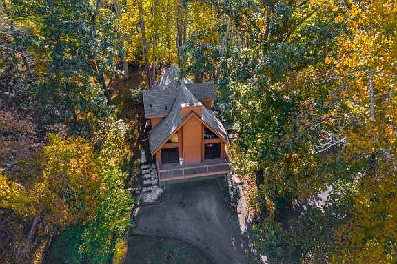 2nd image of 190 Sycamore Cir S