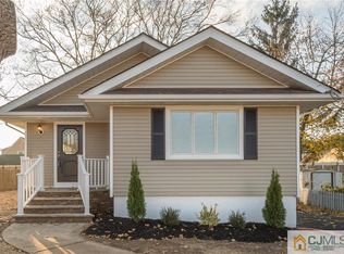 8 Pershing Ave, Sayreville, NJ 08872