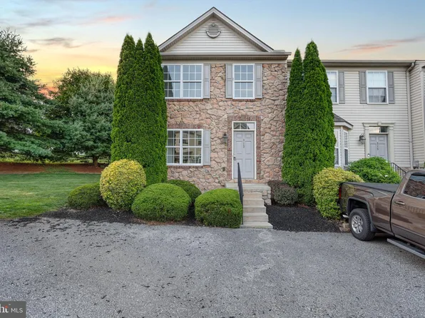 313 Royal Dr, Manchester, PA 17345