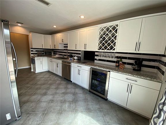 3rd image of 802 Alta Vista Dr