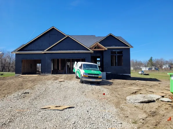 16 Boulder Dr, Carlock, IL 61725