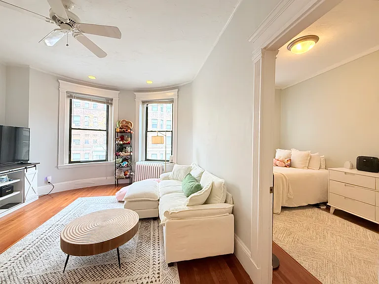 30 Peterborough St #29 — Photo 8