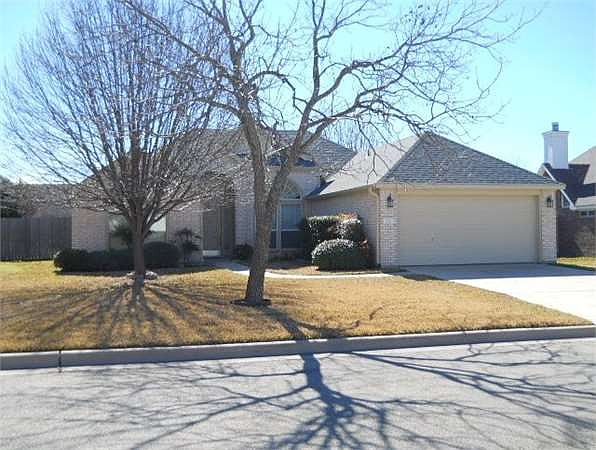 1st image of 2711 Meadow Wood Dr