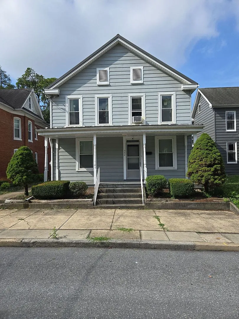 552 E King St — Photo 1