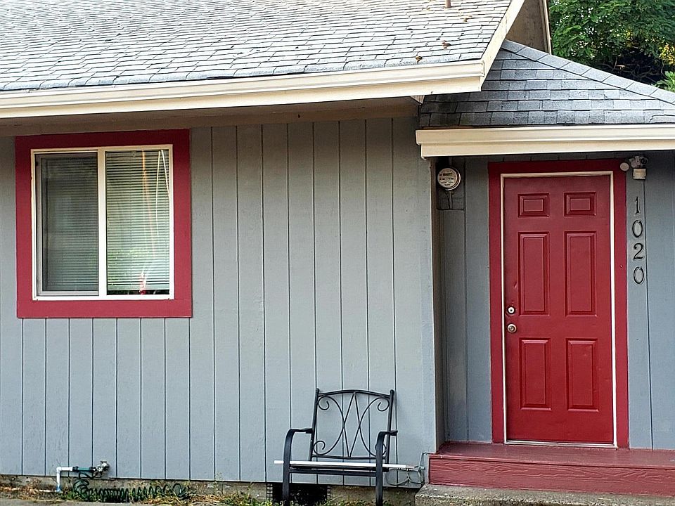 front of the hourse, front door