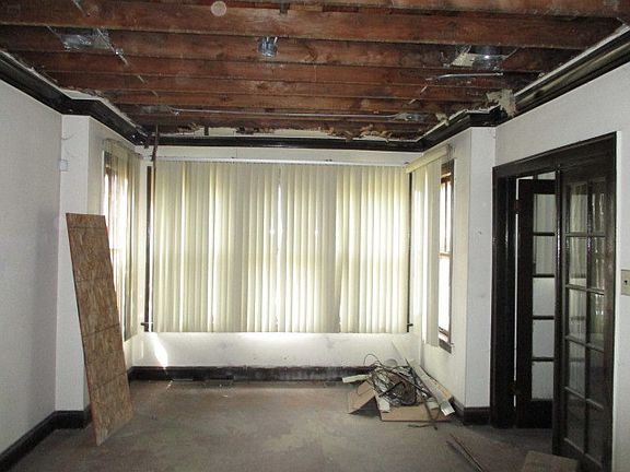 3rd image of 9231 S Blackstone Ave