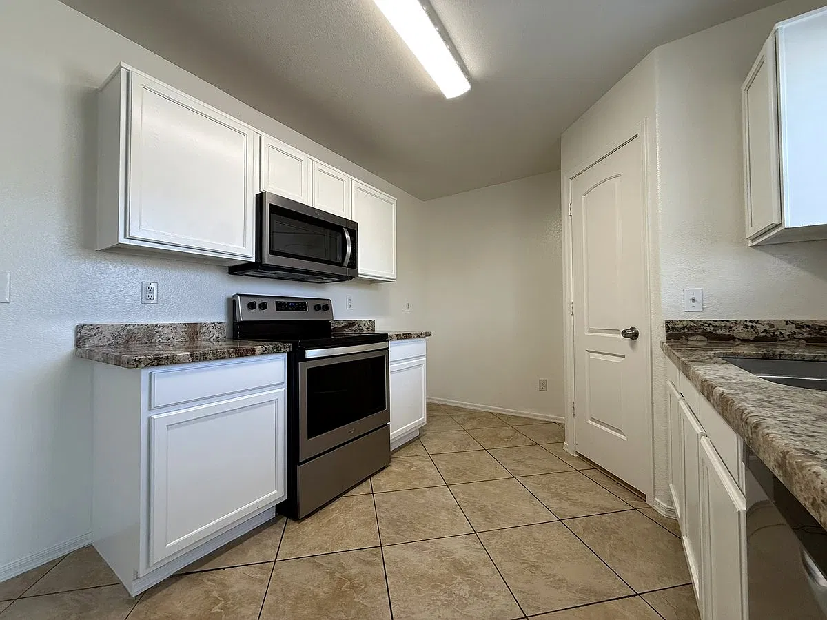 5807 N. 73rd Dr. — Photo 3