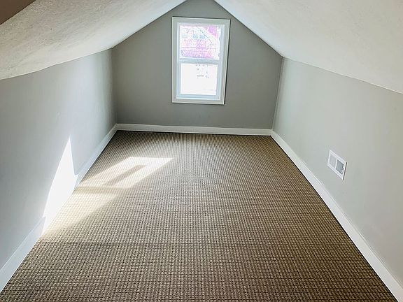 5th image of 3017 Greeley Ave
