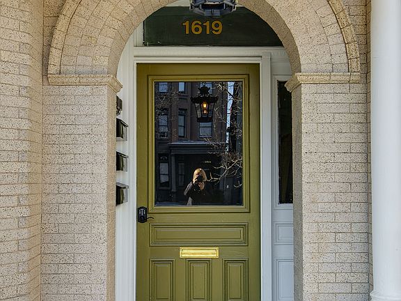 5th image of 1619 W Grace St #B