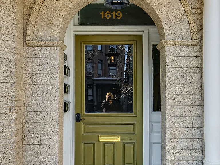 1619 W Grace St — Photo 5