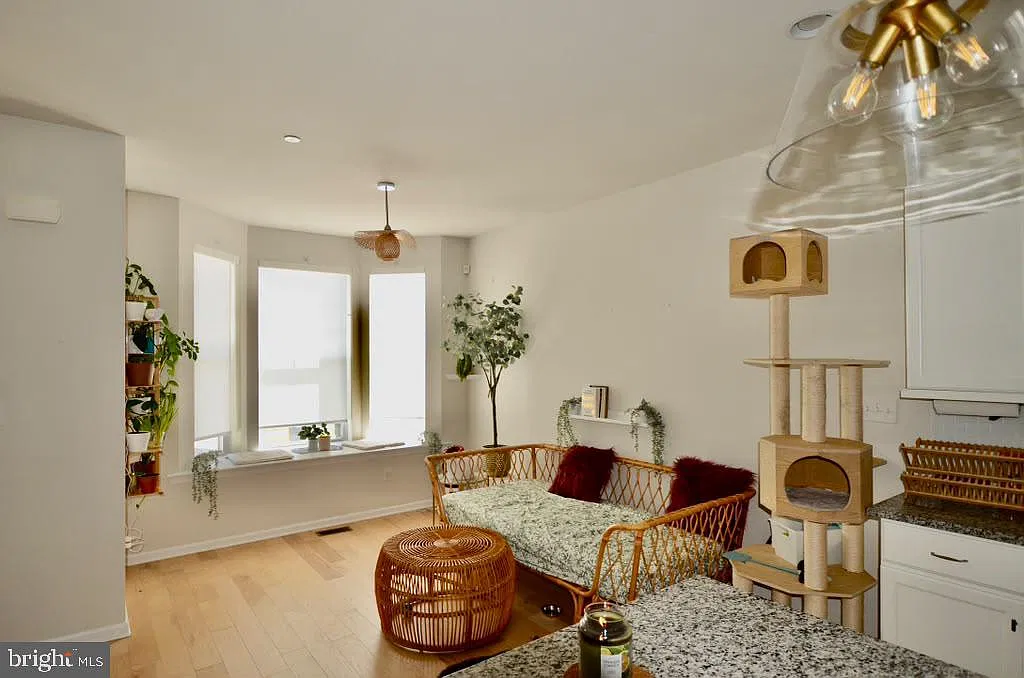 3 bed, 3.5 bath, 2760 sqft, $3,250 — Photo 4