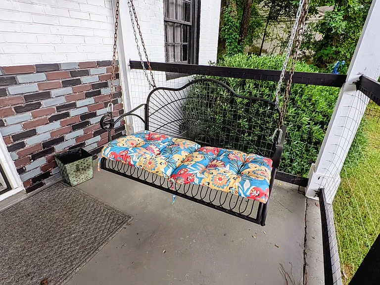 48 Douglas St — Photo 2