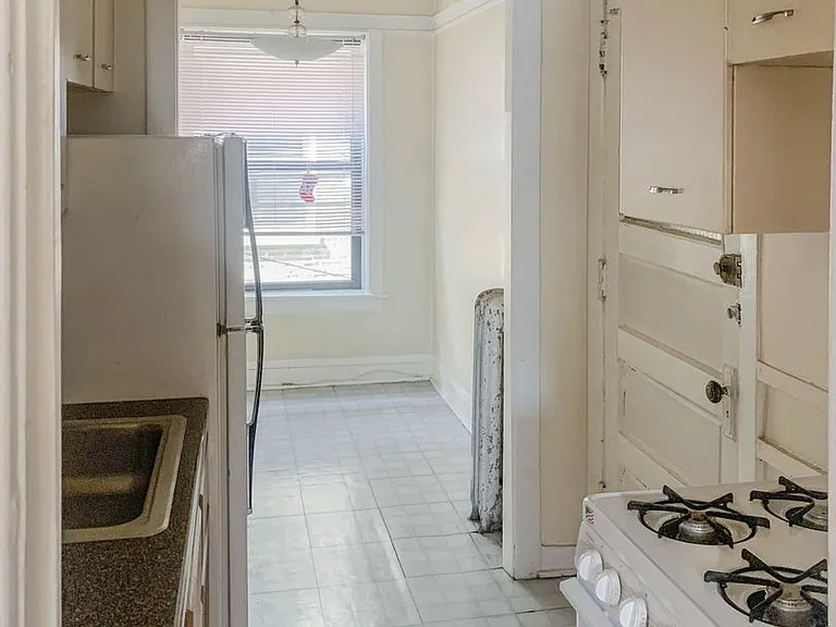512-20 W. Cornelia — Photo 17