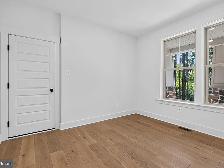 1490 Thurston Rd — Photo 42