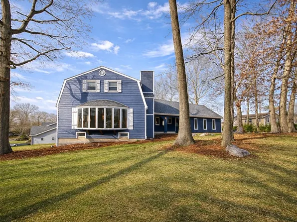 2044 Hidden Valley Dr, Crown Point, IN 46307