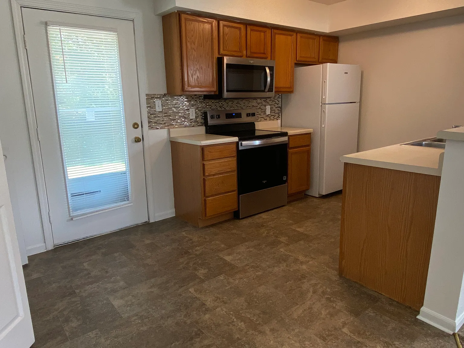 3 bed, 1420 sqft, $1,300 — Photo 4