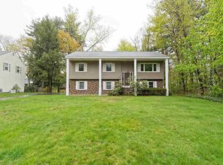 89 McGuffey Ln, Delmar, NY 12054