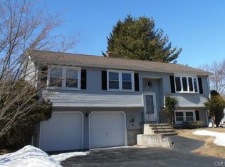 44 W Shore Dr, Milford, CT 06460