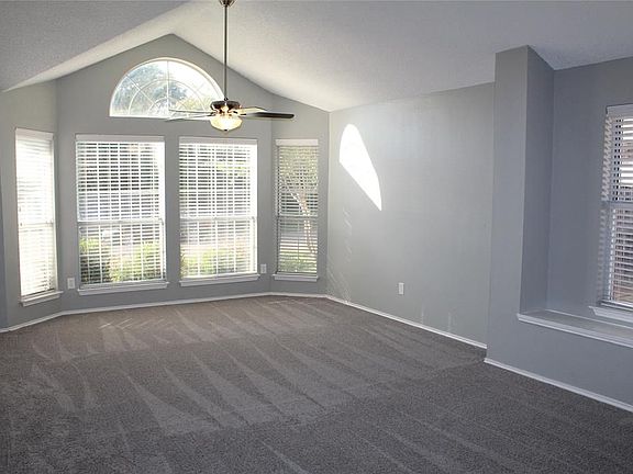 2nd image of 920 Gordon Oaks Dr