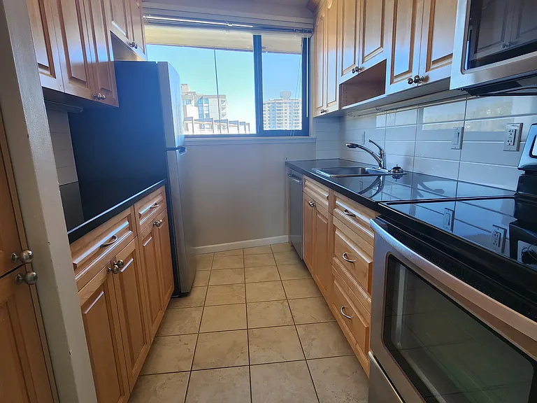 2180 Argyle Ave #604 — Photo 8