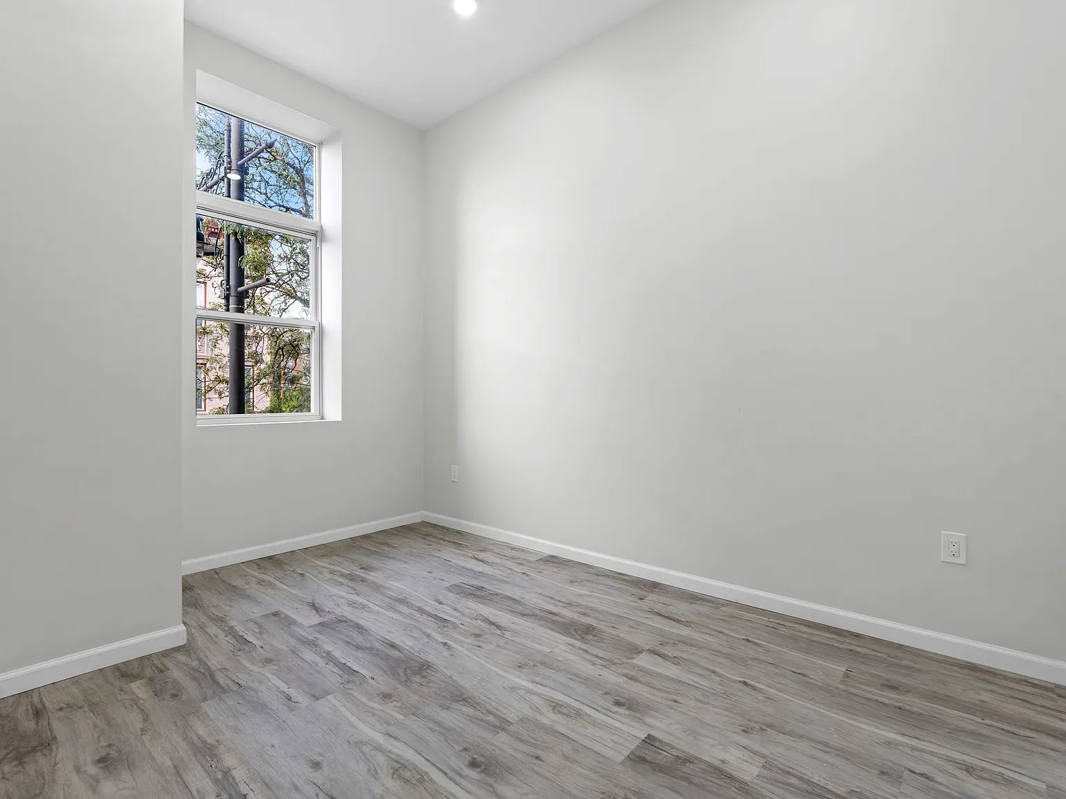 1 bed, 900 sqft, $1,800 — Photo 4