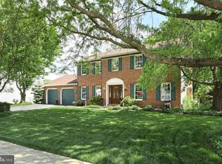 413 White Rose Ln, York, PA 17402