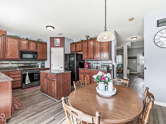 2nd image of 8595 Harlekin Ct