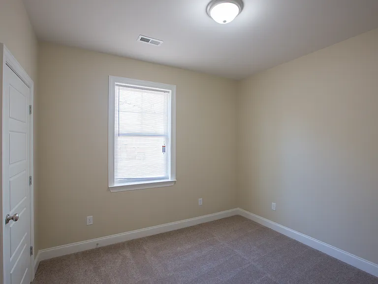 724 Moore St — Photo 10